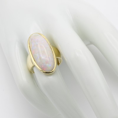 26967833a - Ring mit Opal, GG 585/000, ovaler Opal in glatter Fassung ca. 12.5 ct, RW ca. 58 ...