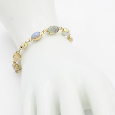 26967855a - Armband mit Opalen, GG 585/000, ovale und runde Opale zus. ca. 21 ct, Karabinerschl., L. ...