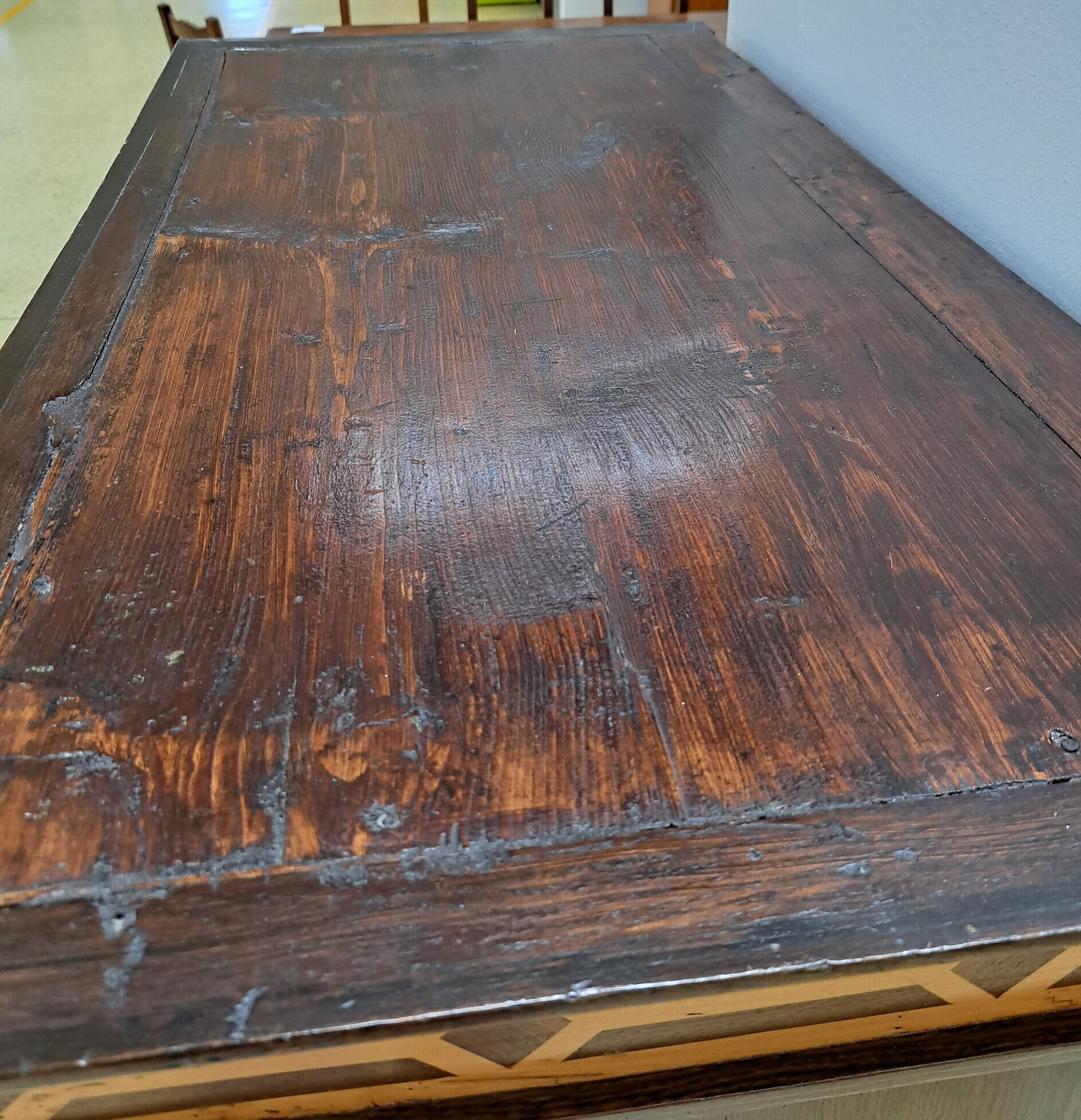 Detail f: Kölner Überbauschrank, Renaissance, 17.Jh., Eiche massiv, zweitüriges Unterteil mit eintürigem Aufsatz, aufwendige Intarsien und Marketerie aus ...