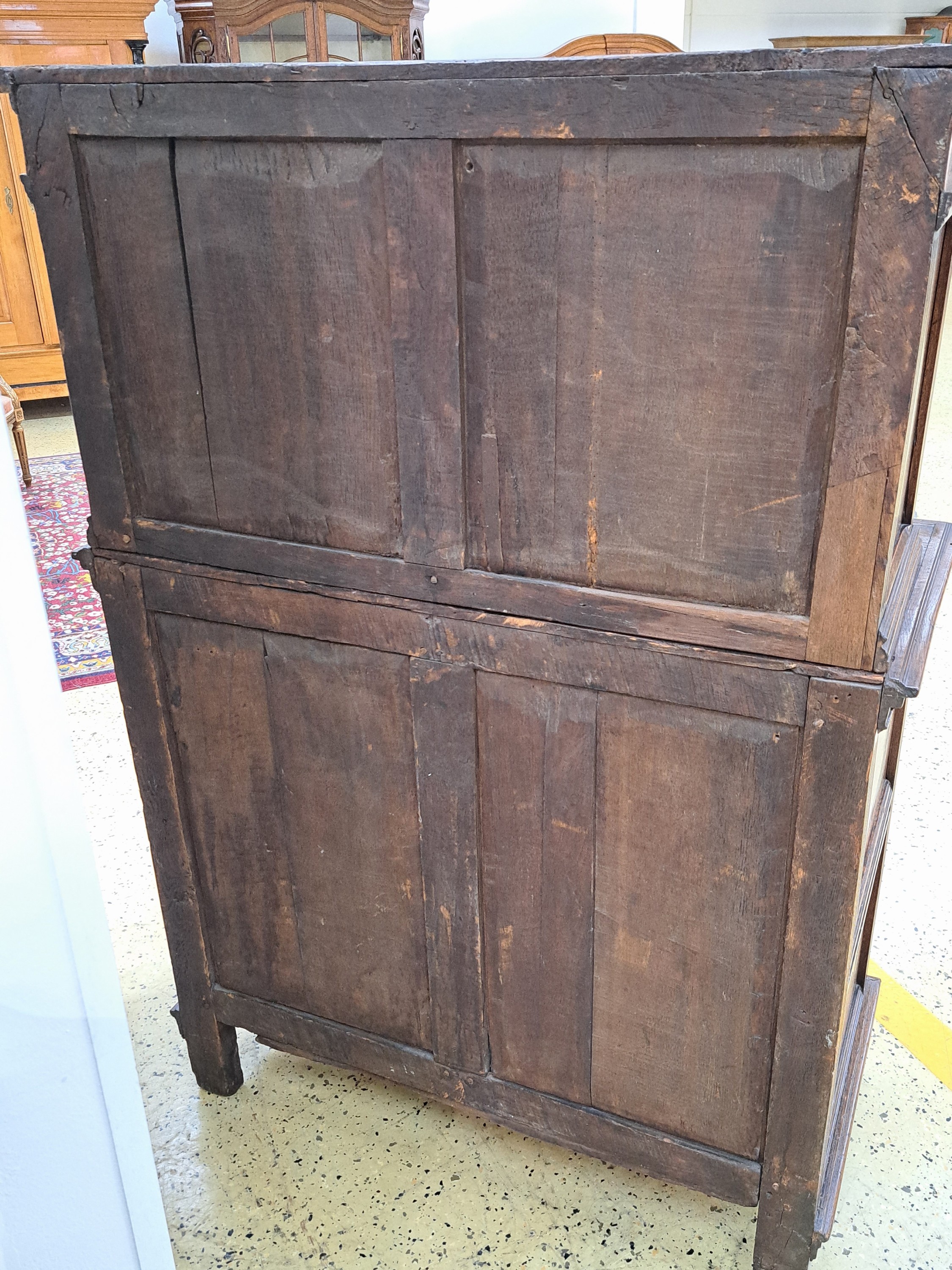 Detail m: Kölner Überbauschrank, Renaissance, 17.Jh., Eiche massiv, zweitüriges Unterteil mit eintürigem Aufsatz, aufwendige Intarsien und Marketerie aus ...