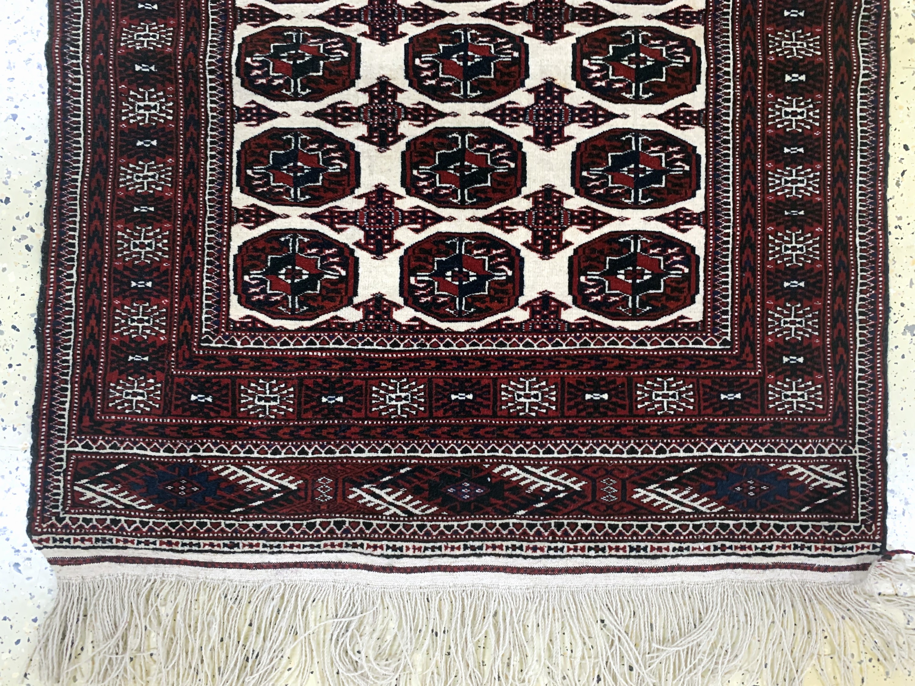 Detail b: Torkmen fein, Persien, datiert 1325(1946), Wolle auf Wolle, ca. 140 x 107 cm, EHZ: 2