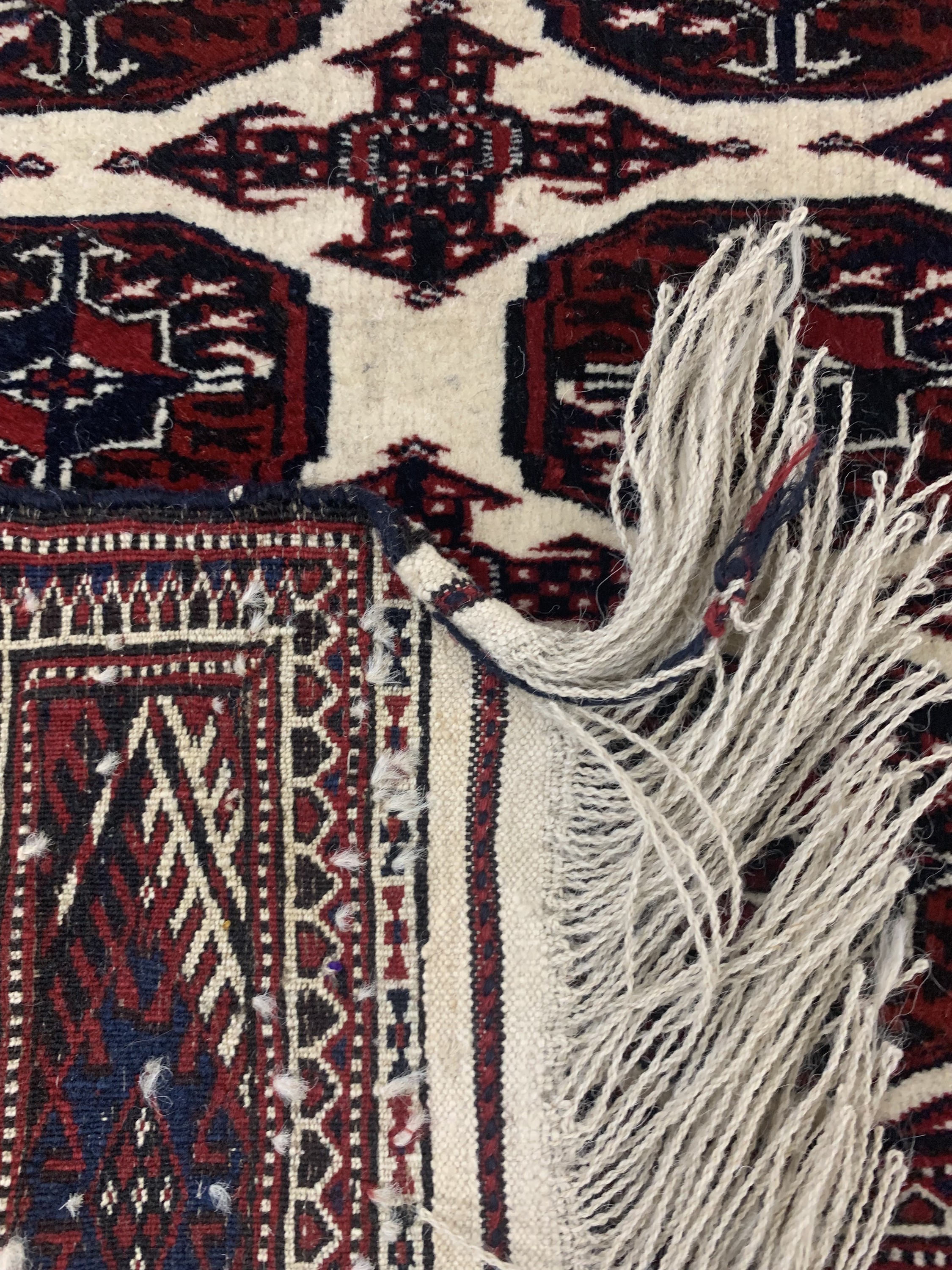 Detail e: Torkmen fein, Persien, datiert 1325(1946), Wolle auf Wolle, ca. 140 x 107 cm, EHZ: 2