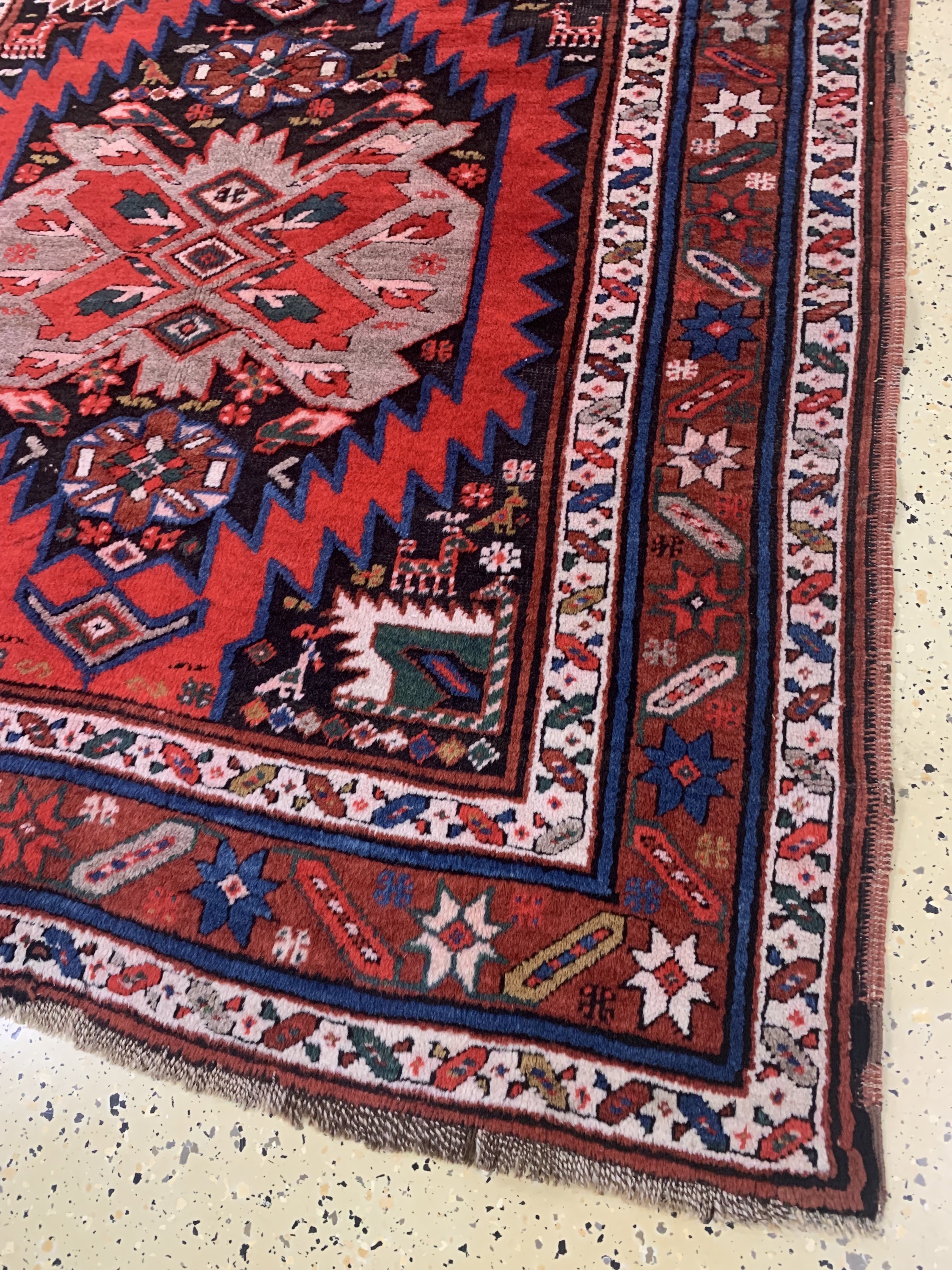 Detail a: Karabagh alt, Kaukasus, Anfang 20.Jhd, Wolle auf Wolle, ca. 203 x 121 cm, EHZ: 2(restauriert).