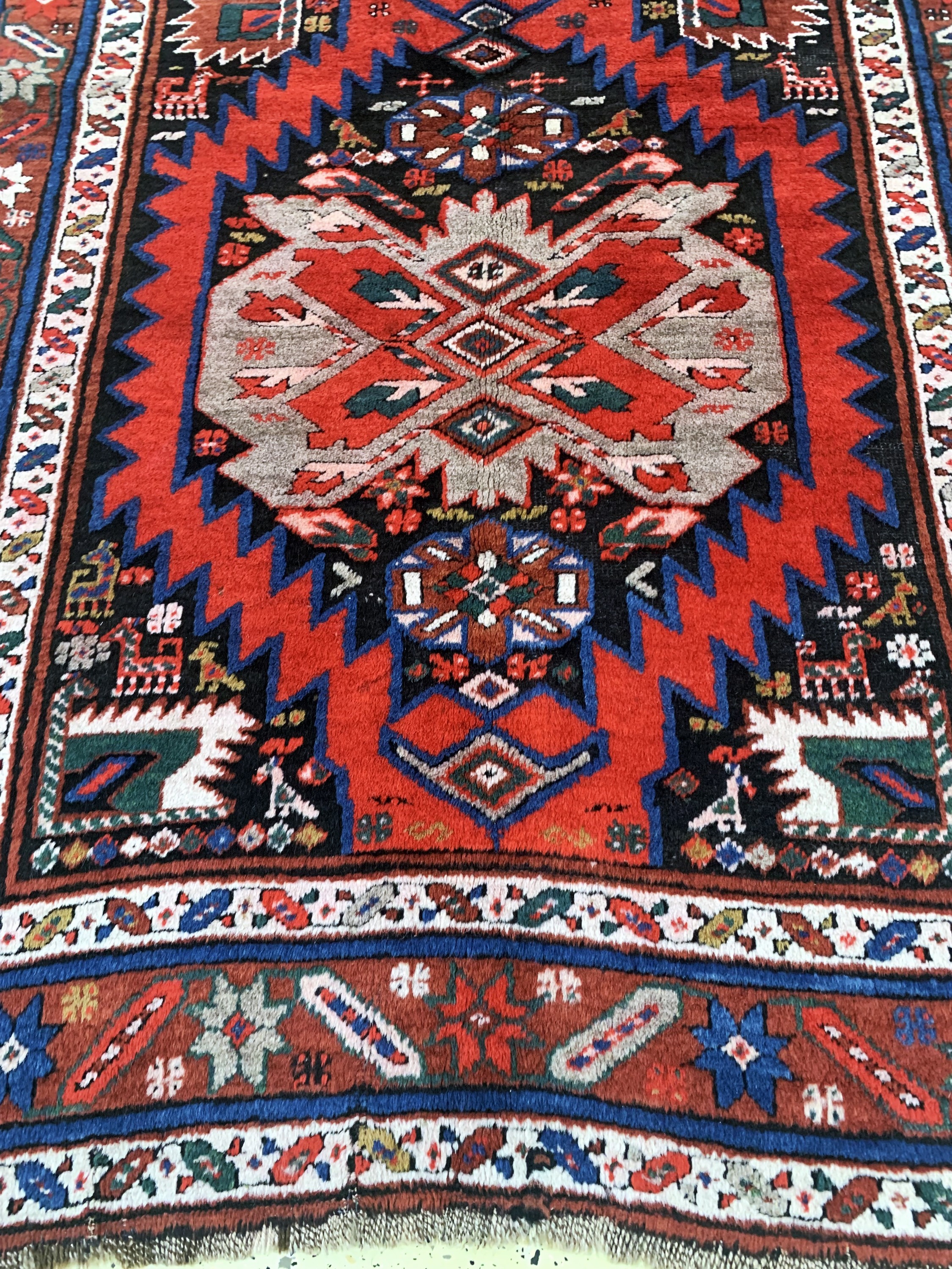 Detail c: Karabagh alt, Kaukasus, Anfang 20.Jhd, Wolle auf Wolle, ca. 203 x 121 cm, EHZ: 2(restauriert).