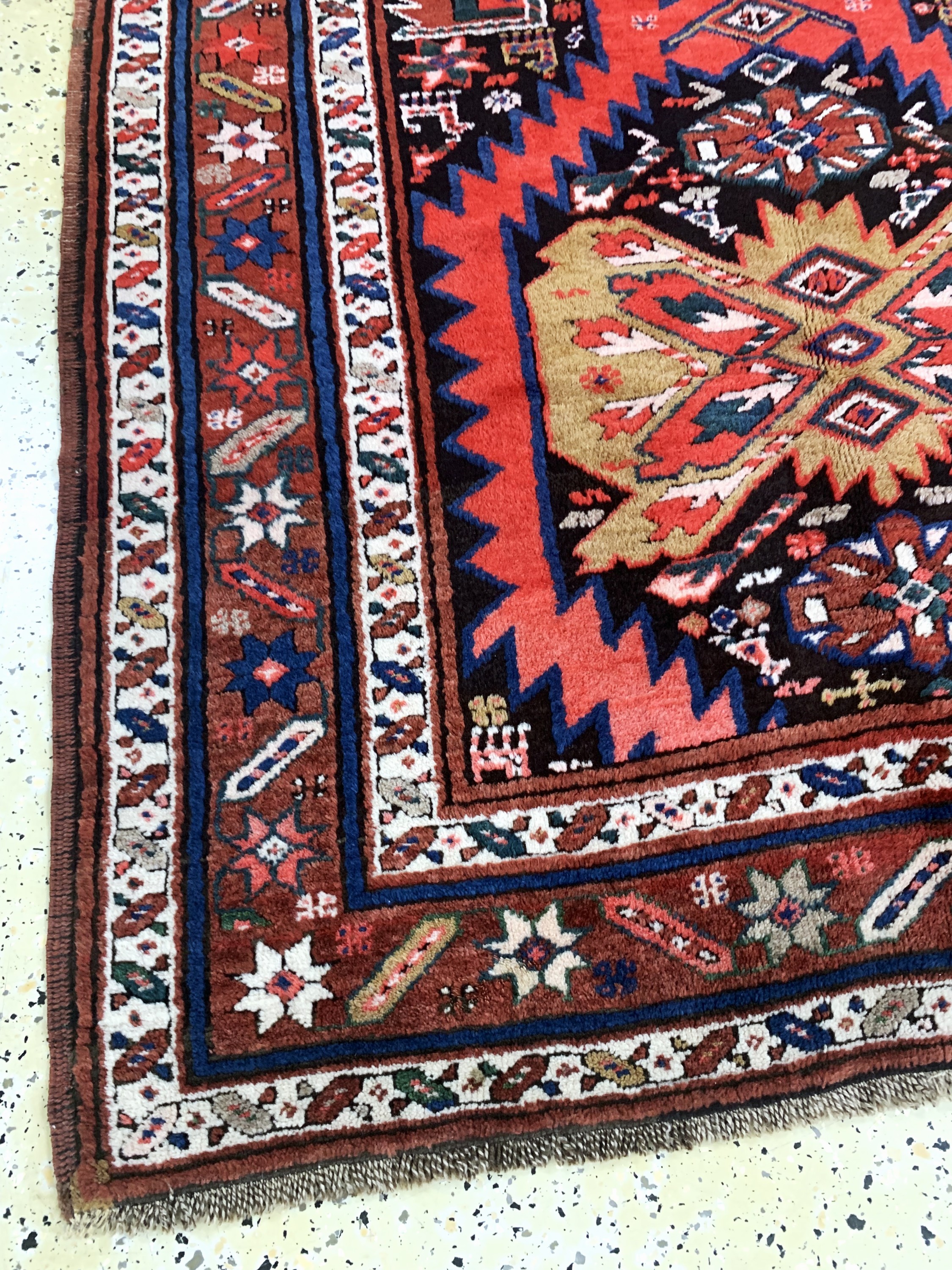 Detail e: Karabagh alt, Kaukasus, Anfang 20.Jhd, Wolle auf Wolle, ca. 203 x 121 cm, EHZ: 2(restauriert).