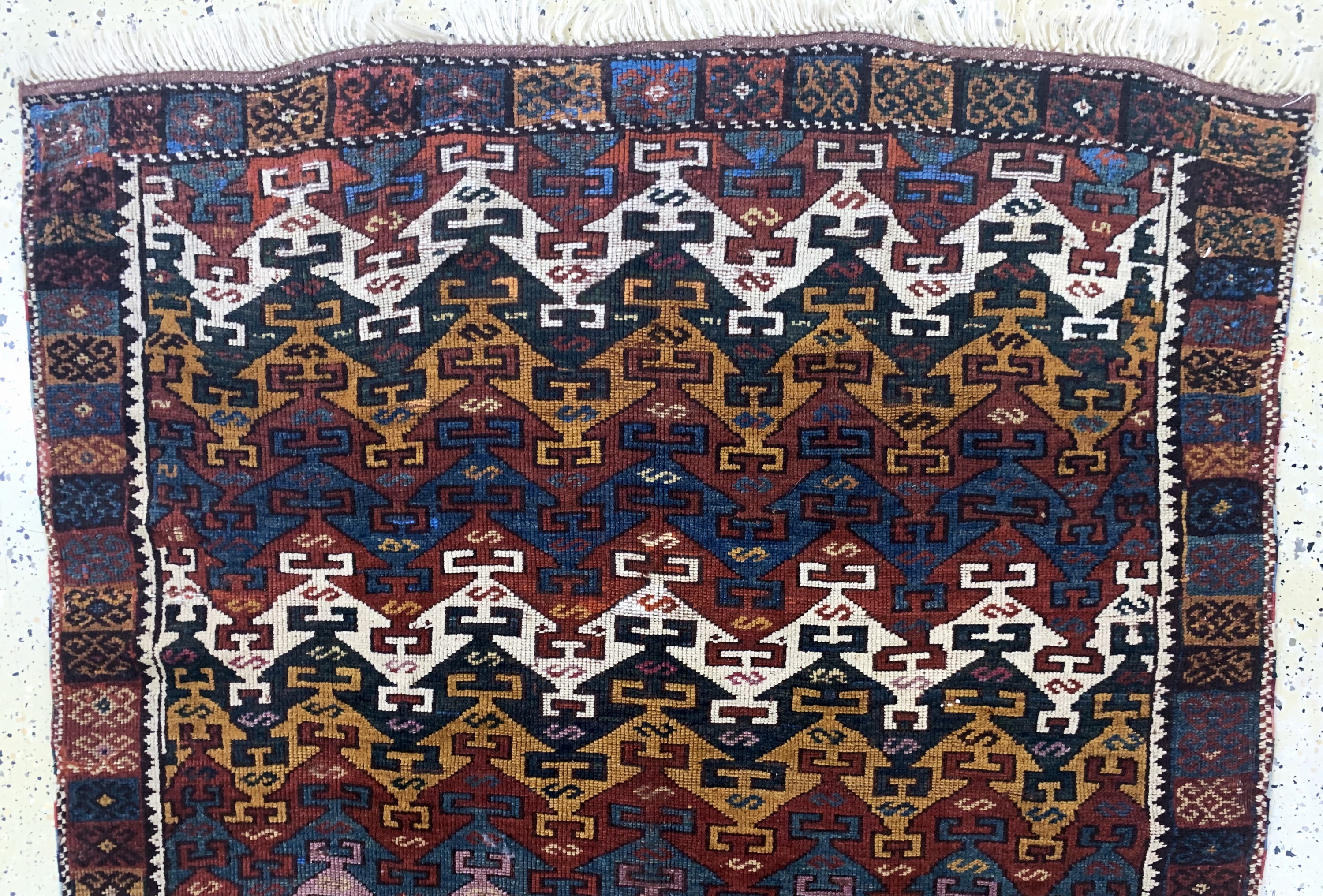 Detail a: Yürük antik, Türkei, 19.Jhd, Wolle auf Wolle, ca. 263 x 117 cm, EHZ: 3(restauriert)