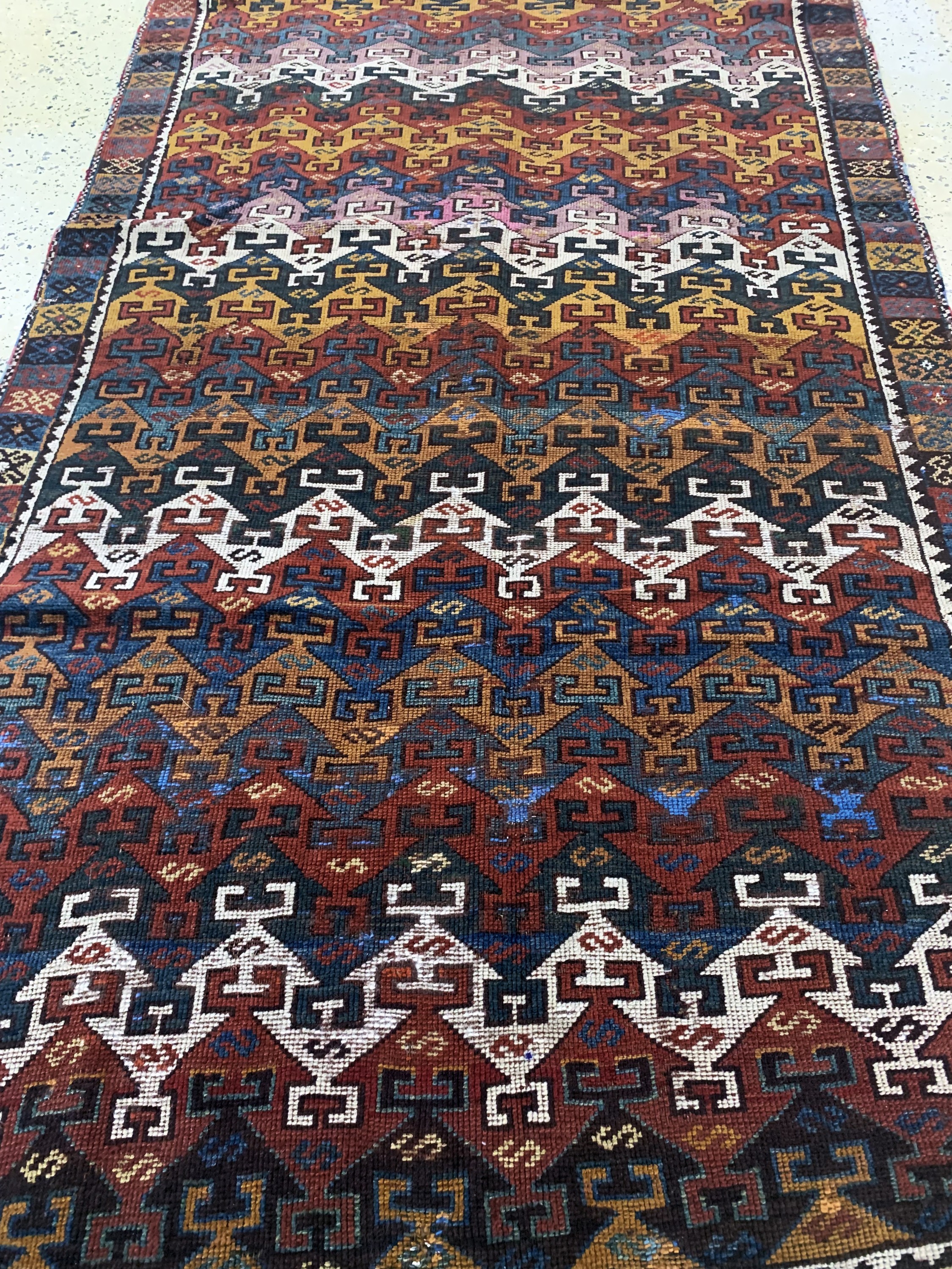 Detail f: Yürük antik, Türkei, 19.Jhd, Wolle auf Wolle, ca. 263 x 117 cm, EHZ: 3(restauriert)