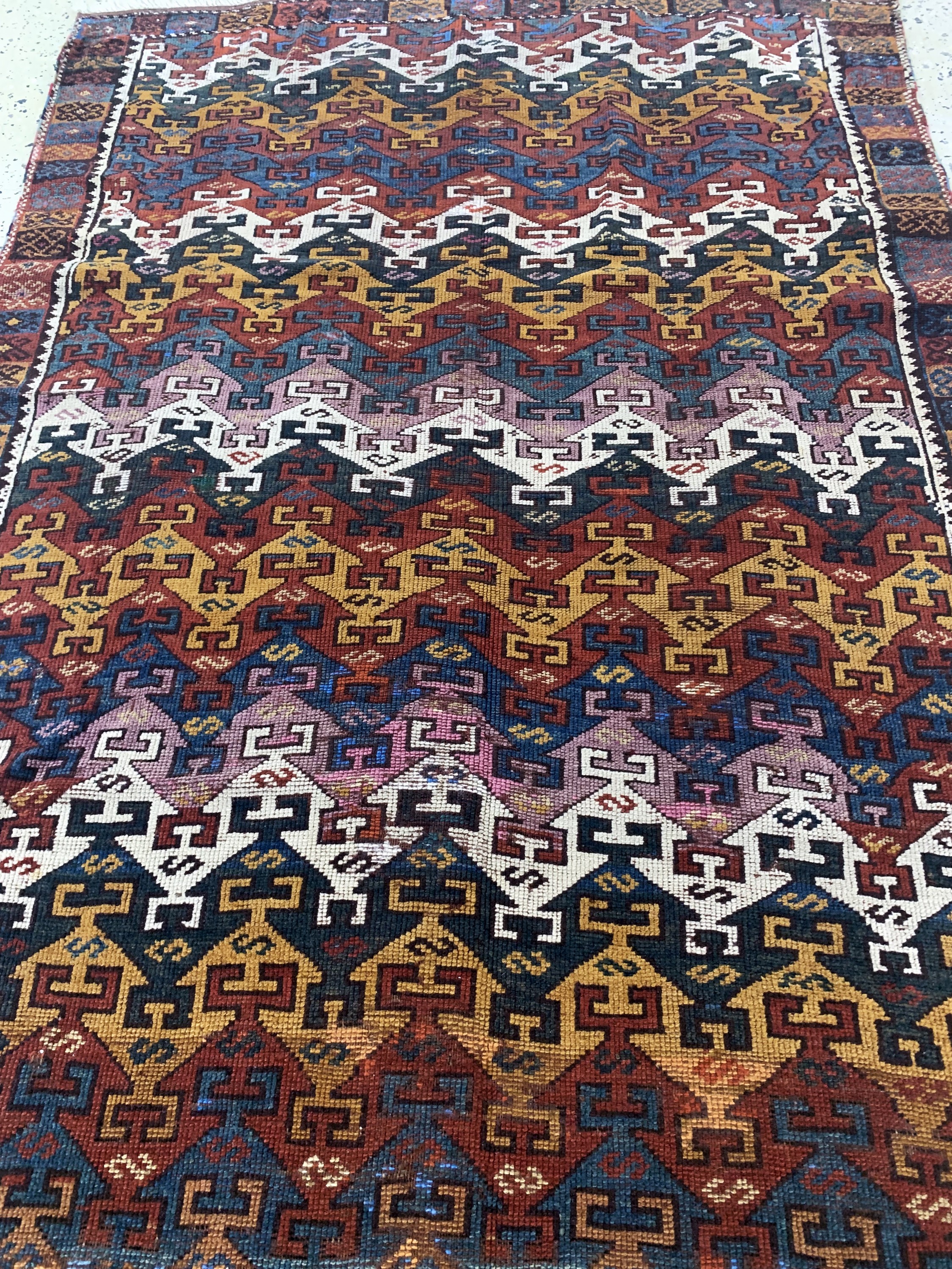 Detail g: Yürük antik, Türkei, 19.Jhd, Wolle auf Wolle, ca. 263 x 117 cm, EHZ: 3(restauriert)