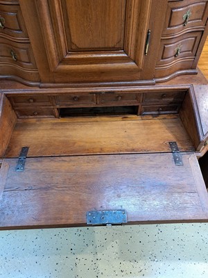 26967969e - Barocksekretär/ Secretaire a trois corps, wohl Raum Frankfurt, dat. 1758, Eiche ...