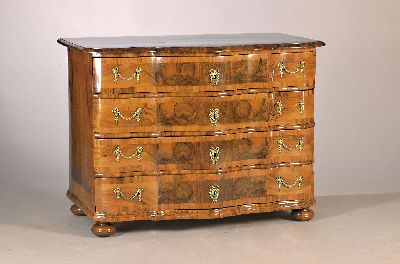 Image Barockkommode, Frankfurt, um 1730/40, doppelt geschweift, Nußbaumfurnier, Holz in ...