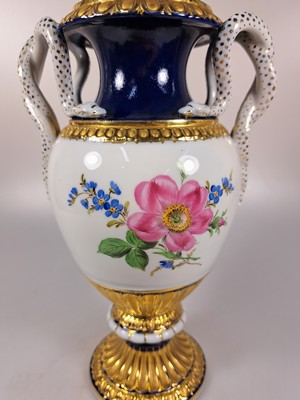 26968345h - Doppelhenkelvase, Meissen, um 1924-33, 2. Wahl, Porzellan, Entwurf Leuteritz, Henkel in ...