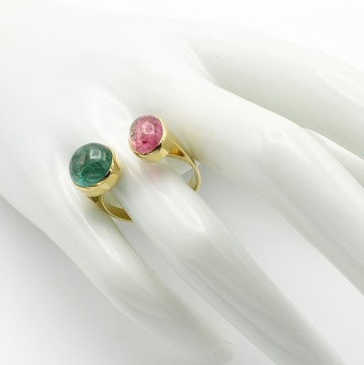 26968352a - Ring mit Turmalinen, GG 585/000, rosa u. grüner Turmalincabochon zus. ca. 7.2 ct, offen ...
