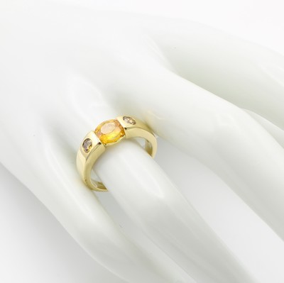 26968354a - Ring mit Saphir und Brillanten, GG 585/000, ovaler, gelber Saphir ca. 1.02 ct, 2 Brill. ...