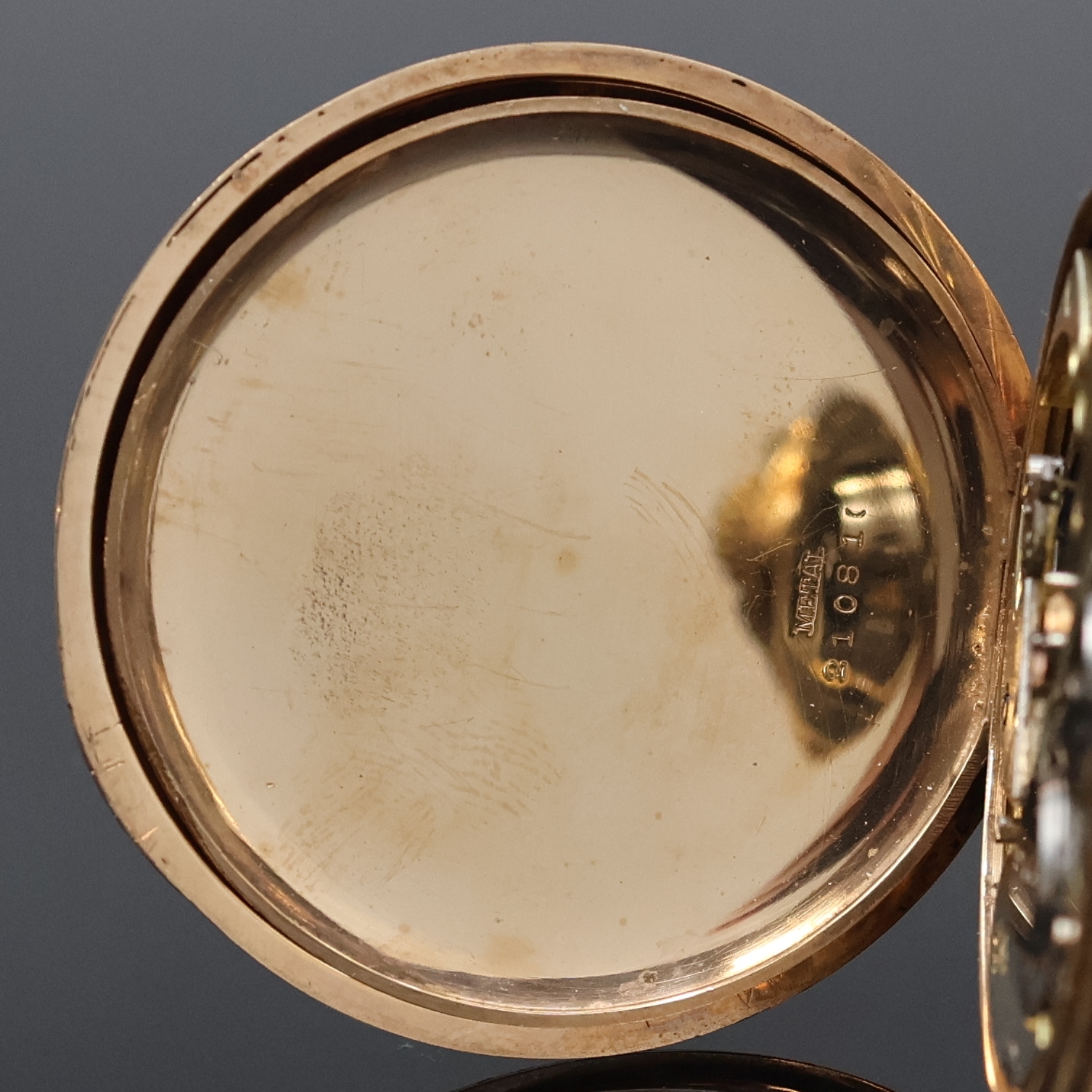 Detail e: MONOPOL DÜRRSTEIN Herrensavonette in RG 585/000, Deutschland um 1910, floral grav. Geh. dell., Metallcuvette, Emailzifferbl. leicht riss., arab. ...