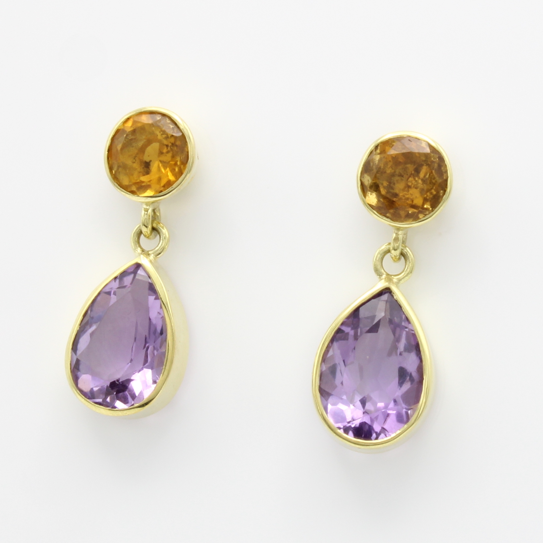 Image 26968421 - Paar Ohrstecker mit Farbsteinen, GG 585/000, 2 Amethysttropfen zus. ca. 2.5 ct, 2 runde ...