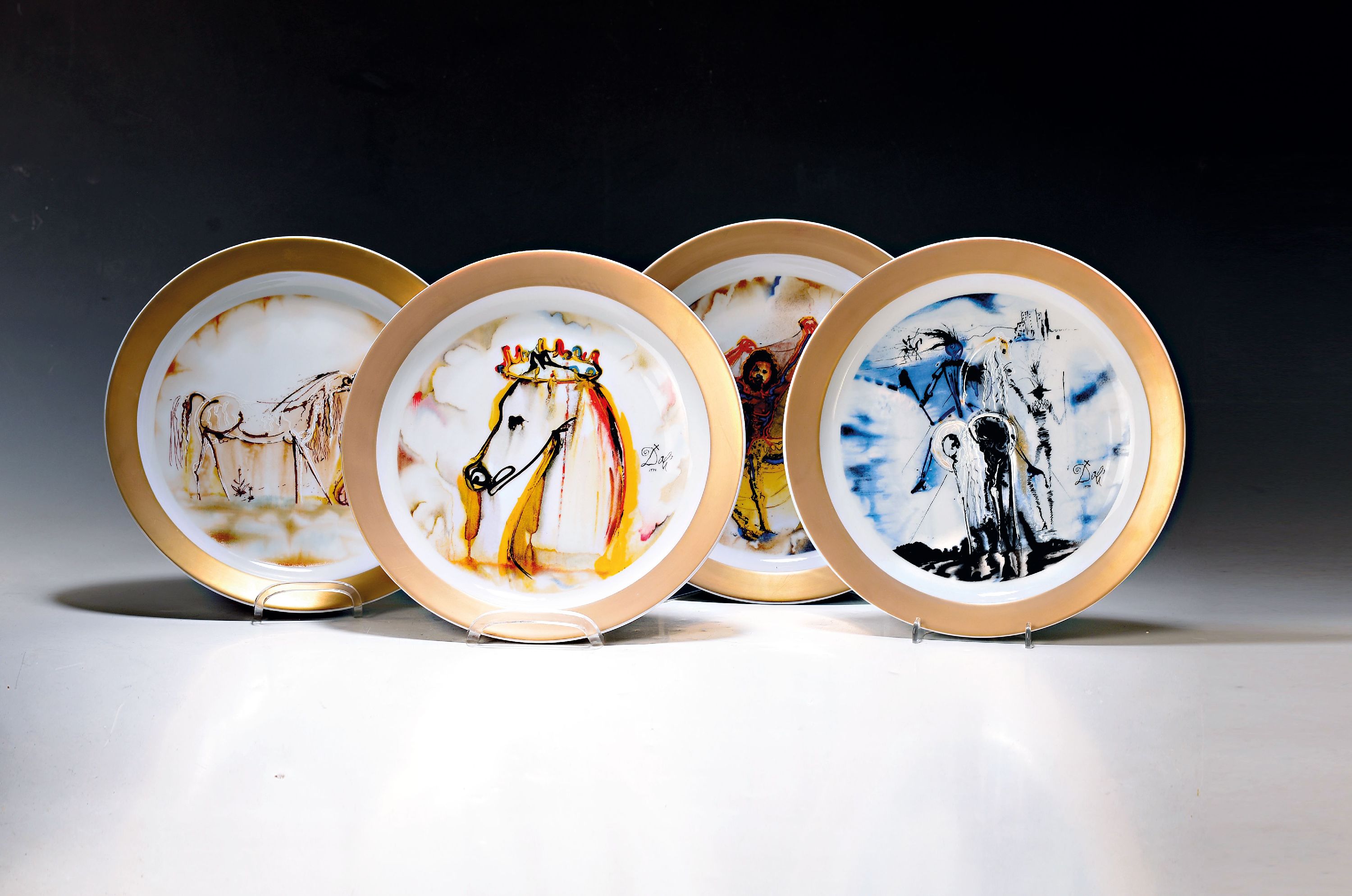 4 Teller aus der Serie: Los Caballos Dalinianos, nach Salvador Dali, Irabia Porzellan Spanien, limitierte Auflage von 4000 Exemplaren, breiter ...