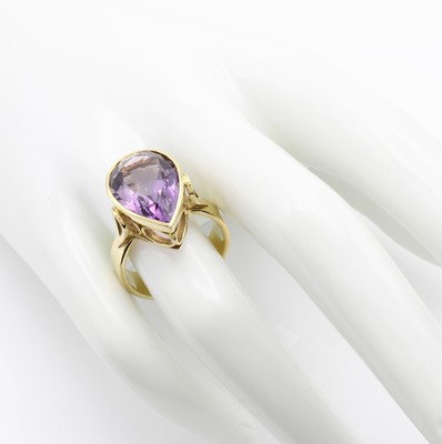 26968406b - Ring mit Amethyst, GG 585/000, tropfenf. Amethyst ca. 8 ct, RW ca. 58 Schätzpreis: ...