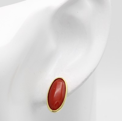 26968430a - Paar Ohrstecker mit Korallen, GG 585/000, 2 ovale Korallen zus. ca. 5.5 ct, Versand nur ...