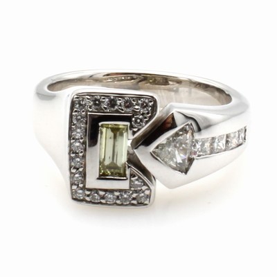 26968446a - Ring mit Diamanten und Brillanten, WG 750/ 000, Diamanttriangel ca. 0.16 ct feines ...