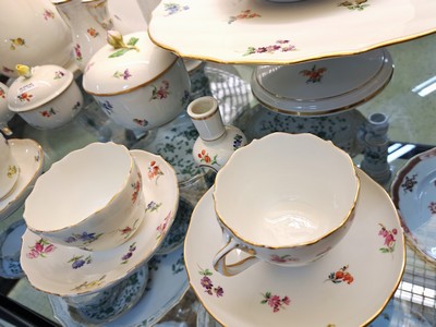26968578d - Kaffeeservice, Meissen, 1. und 2. Wahl, Dekor gestreute Blumen, Goldrand, Kaffeekanne, ...
