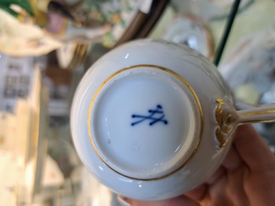 26968578e - Kaffeeservice, Meissen, 1. und 2. Wahl, Dekor gestreute Blumen, Goldrand, Kaffeekanne, ...