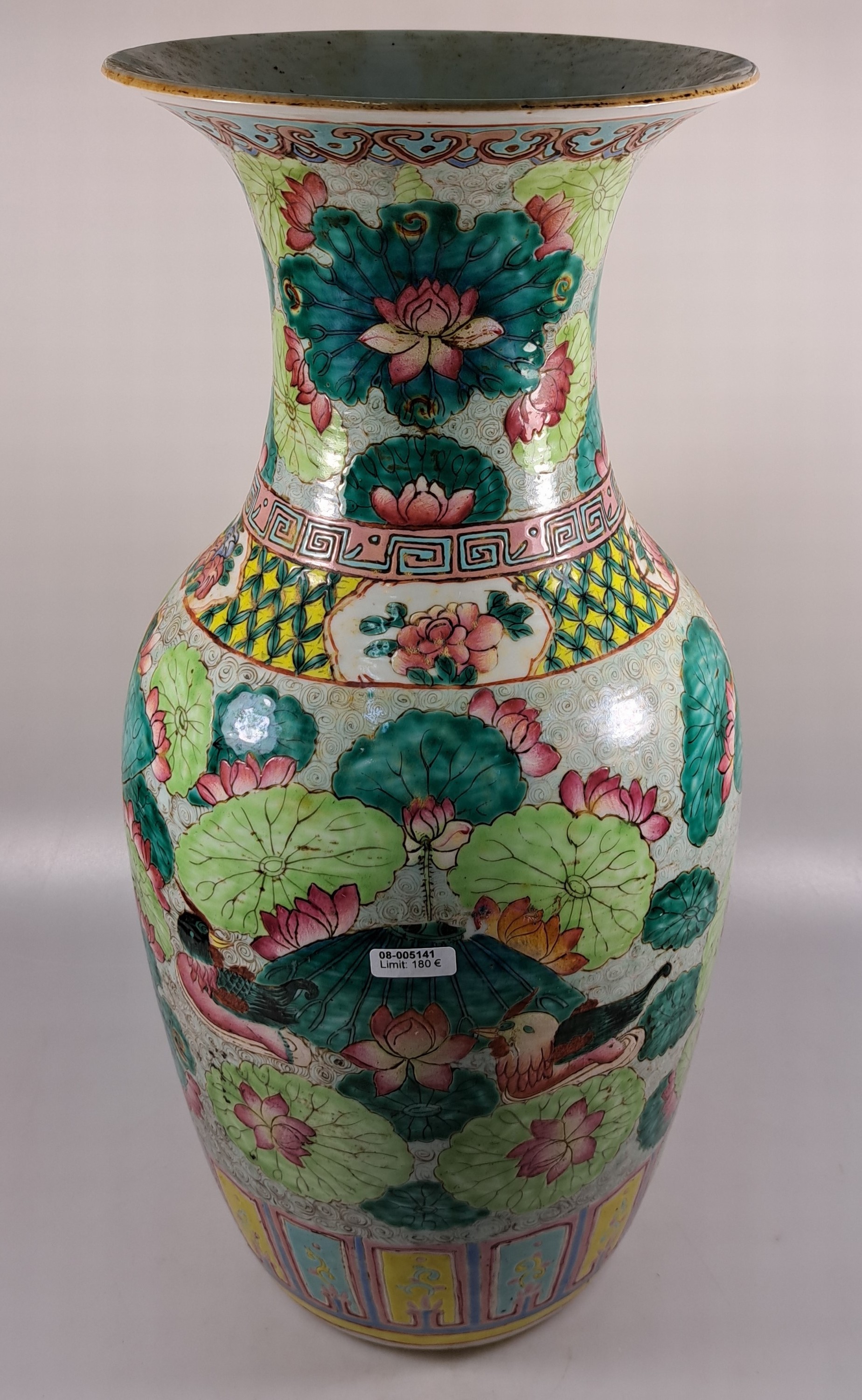 Detail a: Balustervase, China, um 1870-80, Porzellan,bunt bemalt mit Enten und Seerosen, H. ca. 45cm