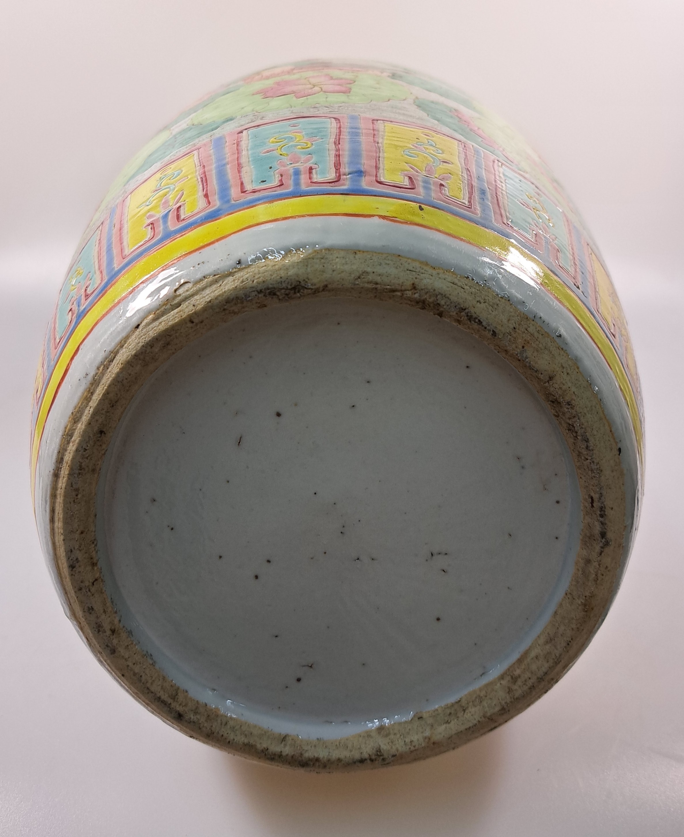 Detail i: Balustervase, China, um 1870-80, Porzellan,bunt bemalt mit Enten und Seerosen, H. ca. 45cm