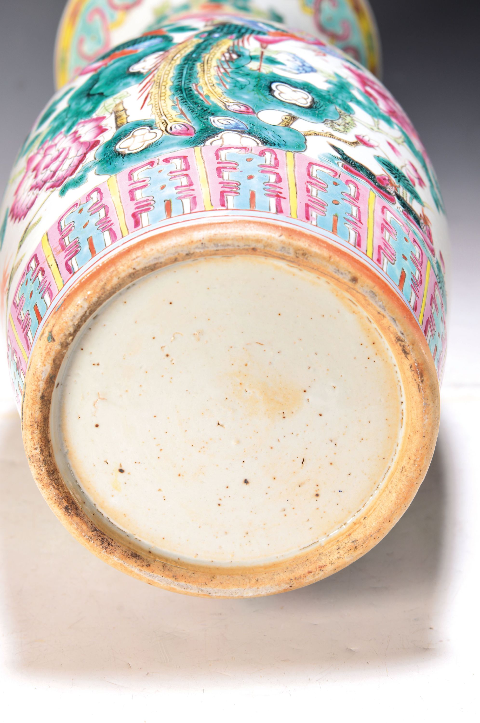 Detail a: Vase, China, um 1870-1890, Porzellan, bunt bemalt mit Kranichen, Päonien und anderen Glückssymbolen, H. ca. 44.5cm, angedeutete Henkel in Form von ...