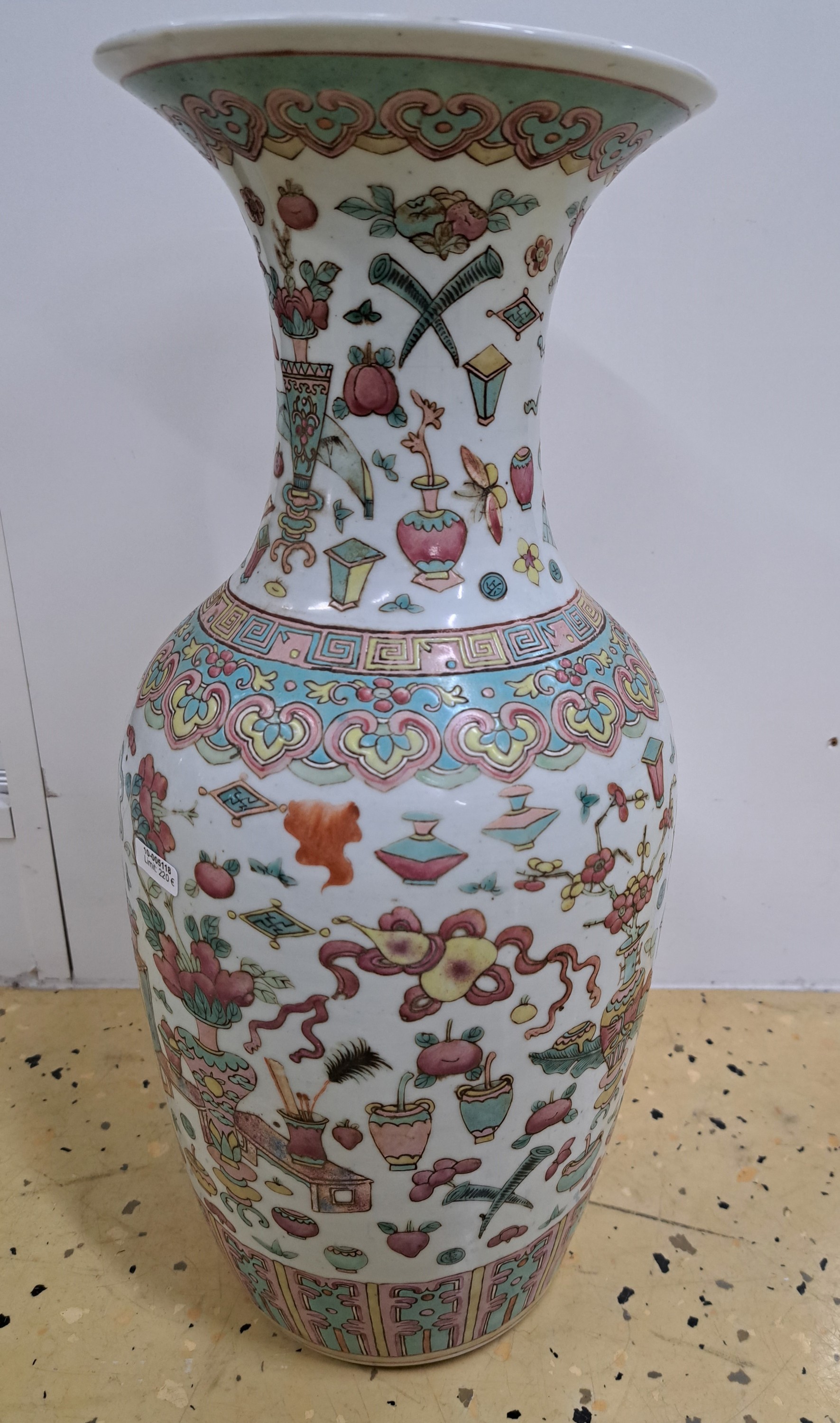 Detail c: Vase, China, um 1880-90, Porzellan, umlaufend bunt bemalt mit Päonien und anderer Glückssymbolik, H. ca. 44.5cm