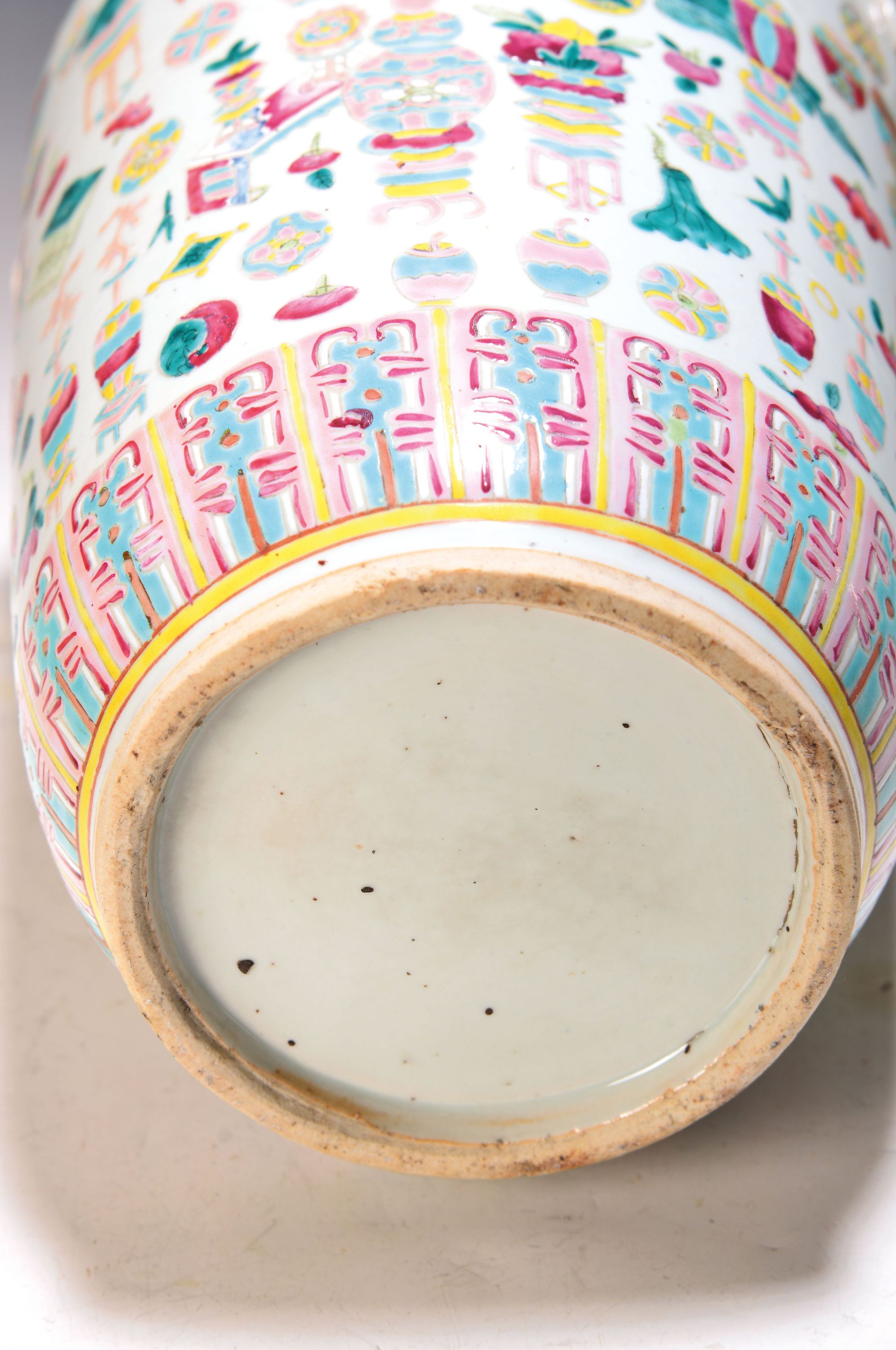 Detail a: Vase, China, 2. Hälfte 19. Jh., Porzellan, umlaufend bunt bemalt mit verschiedenen Glückssymbolen, angedeutete Henkel mit Ringen, H. ca. 45cm