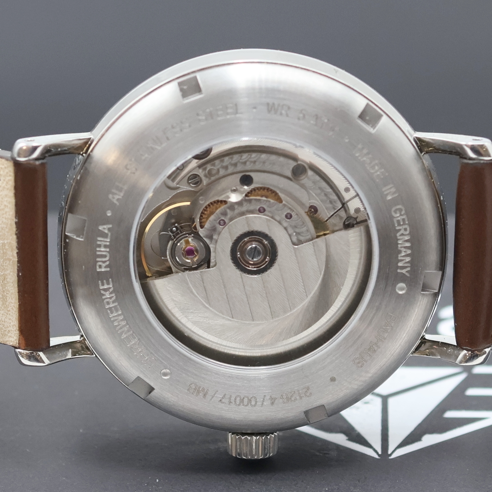 Detail d: BAUHAUS Classic Regulateur Herrenarmbanduhr Referenz 2126-4, Deutschland verk. lt. beil. Pap. 07/2024, beids. vergl. Edelstahlgeh., Boden verschr., ...