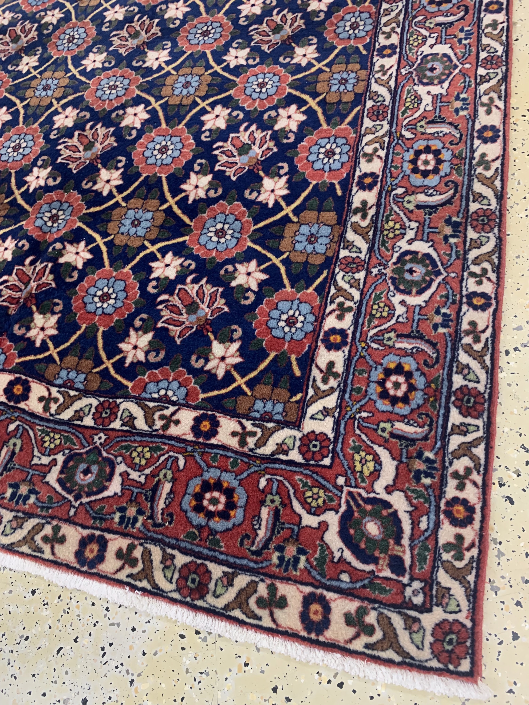 Detail d: Weramin alt, Persien, Anfang 20.Jhd, Wolle auf Baumwolle, ca. 220 x 150 cm, gereinigt, EHZ: 2, (zusammengenähte Trittfalte).
