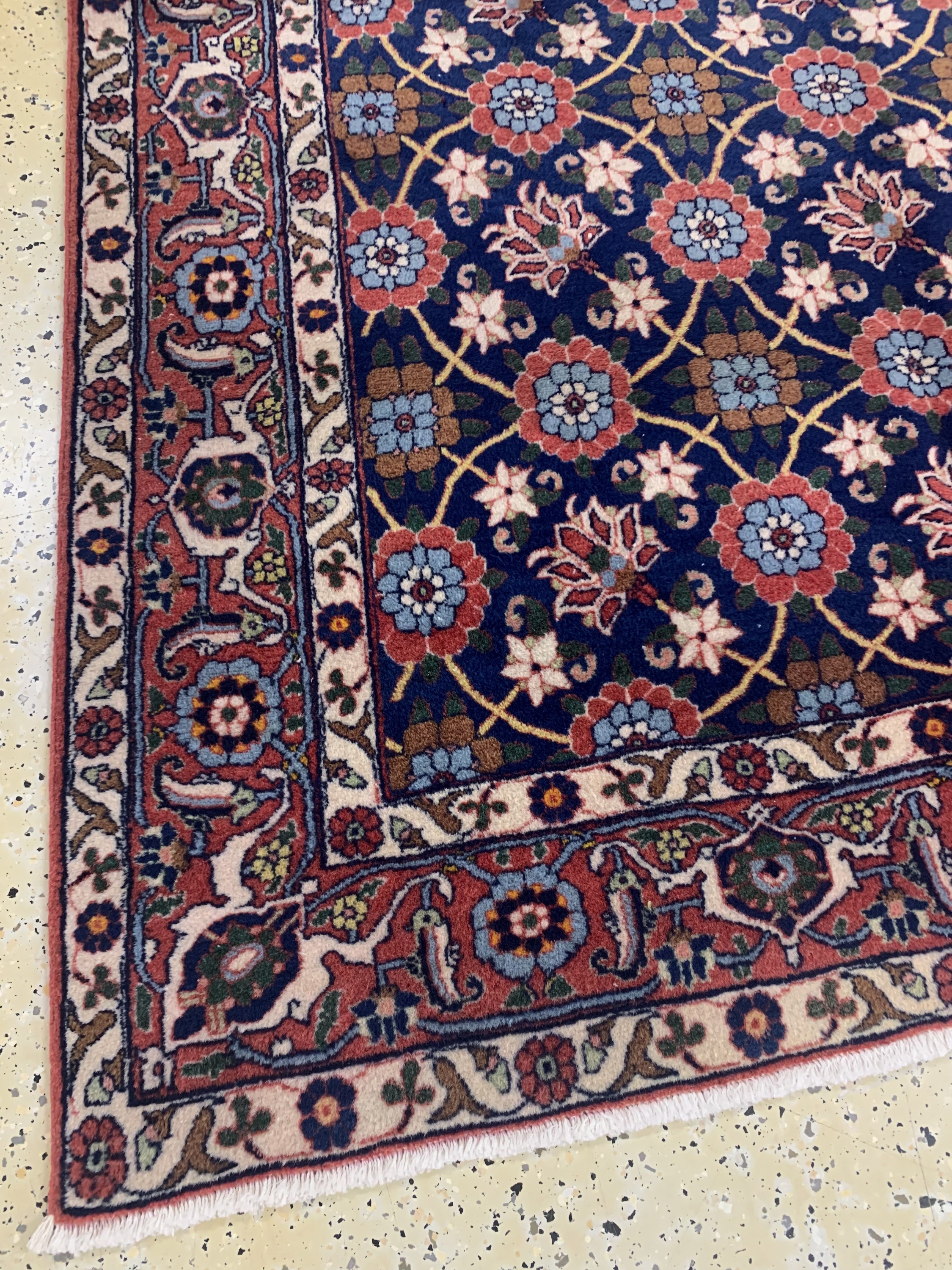 Detail e: Weramin alt, Persien, Anfang 20.Jhd, Wolle auf Baumwolle, ca. 220 x 150 cm, gereinigt, EHZ: 2, (zusammengenähte Trittfalte).