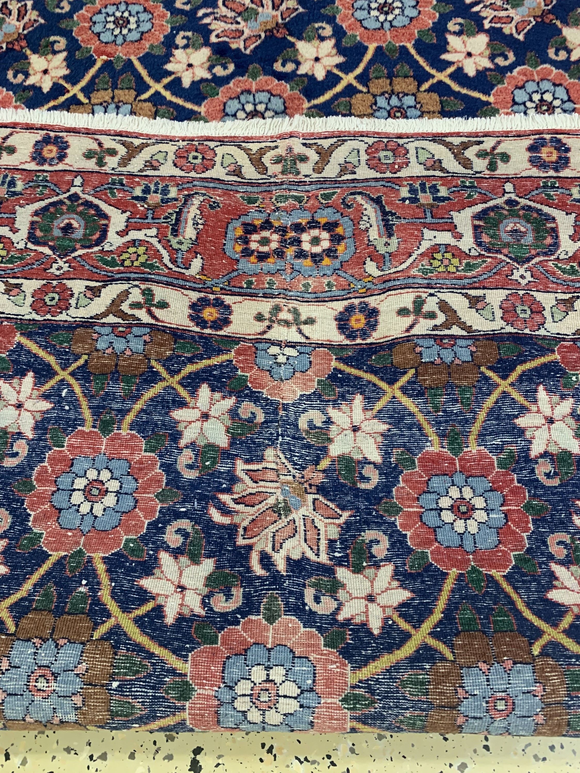 Detail f: Weramin alt, Persien, Anfang 20.Jhd, Wolle auf Baumwolle, ca. 220 x 150 cm, gereinigt, EHZ: 2, (zusammengenähte Trittfalte).