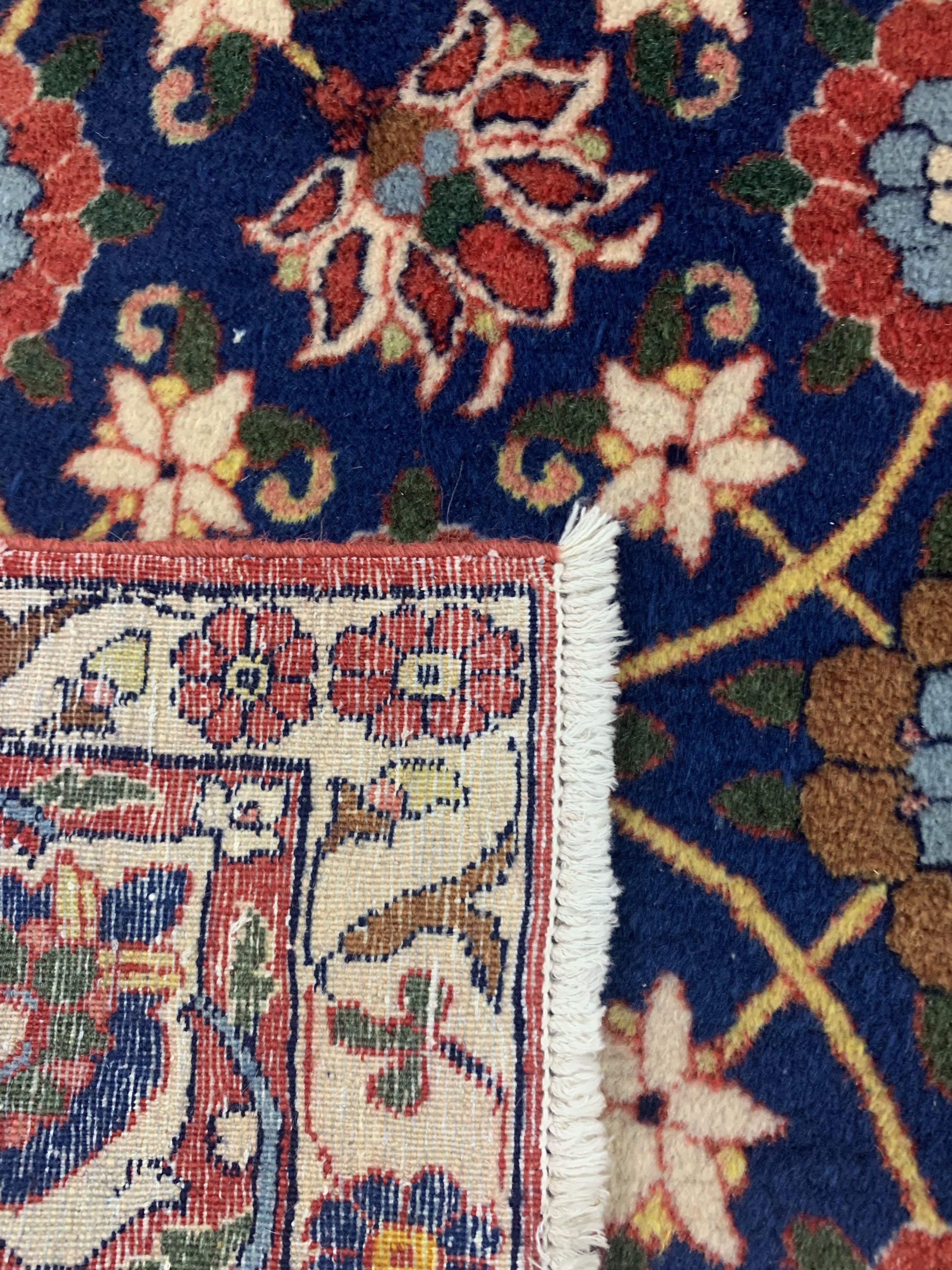 Detail g: Weramin alt, Persien, Anfang 20.Jhd, Wolle auf Baumwolle, ca. 220 x 150 cm, gereinigt, EHZ: 2, (zusammengenähte Trittfalte).