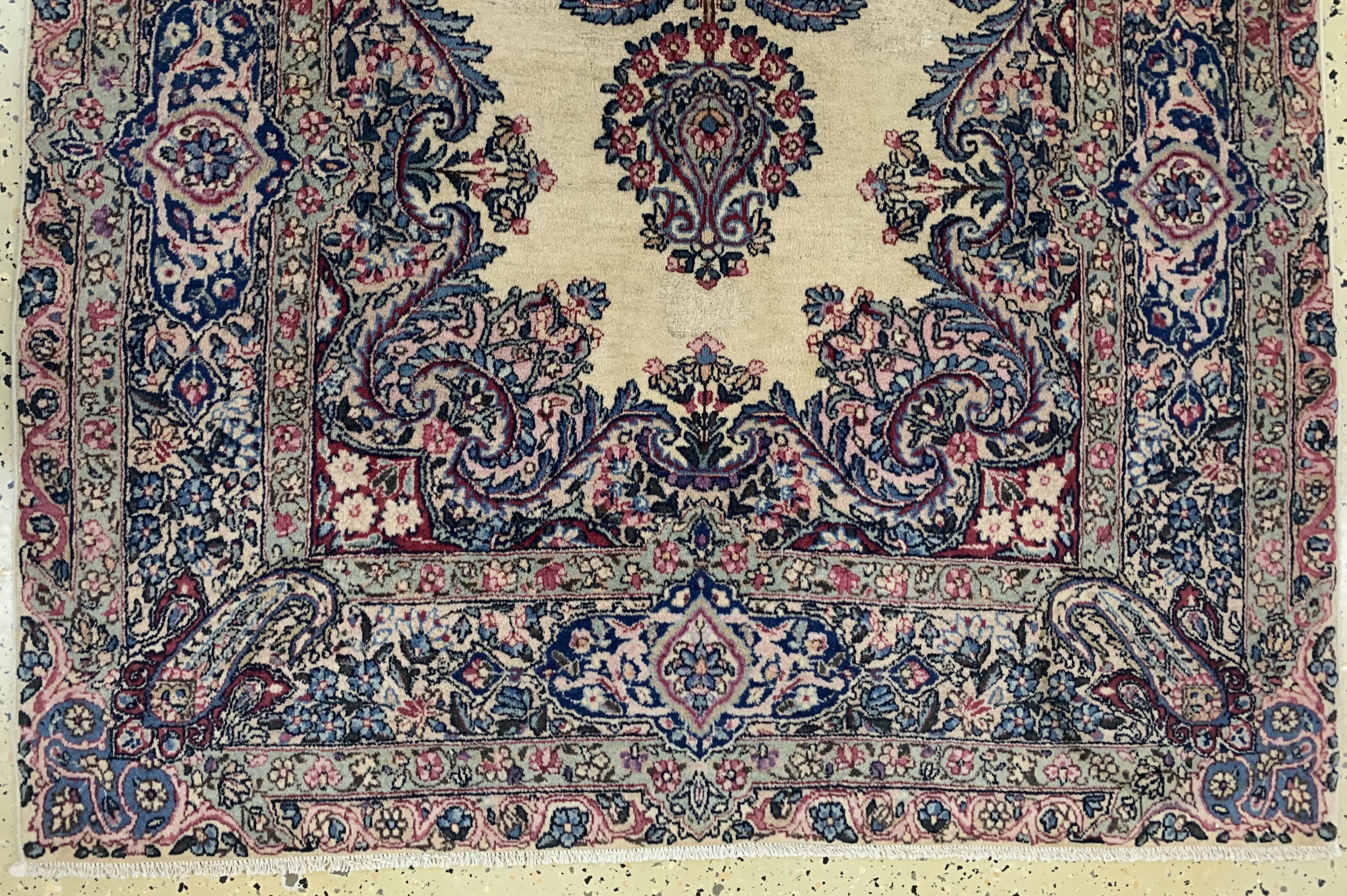 Detail b: Kerman"Lawar"alt fein, Persien, Anfang 20.Jhd, Wolle auf Baumwolle, ca. 210 x 120 cm,gereinigt, EHZ: 2, (restaurierungen)
