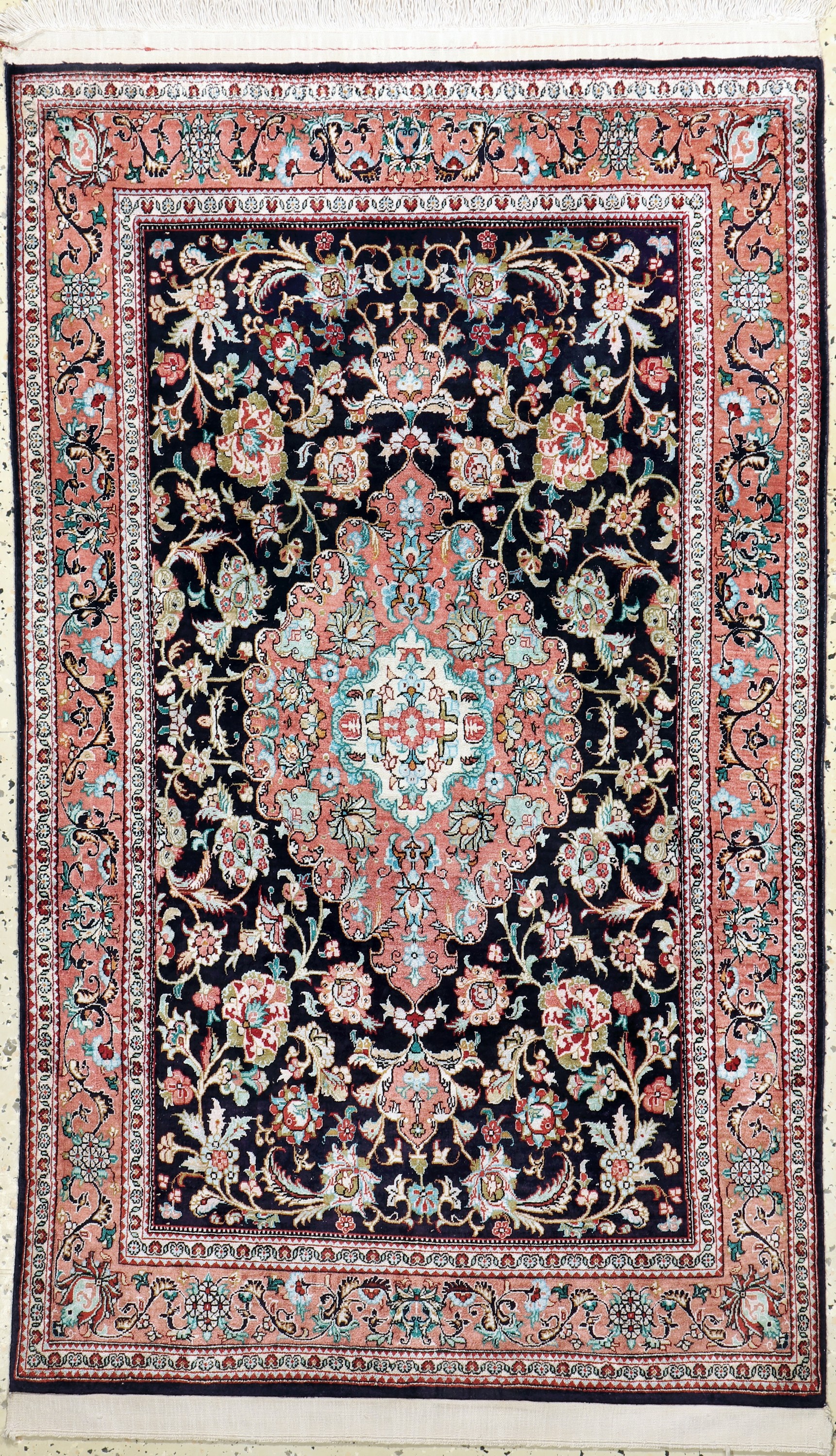 Ghom Seide fein, Persien, Ende 20.Jhd, reine Naturseide, ca. 125 x 77 cm, gereinigt, EHZ: 1-2