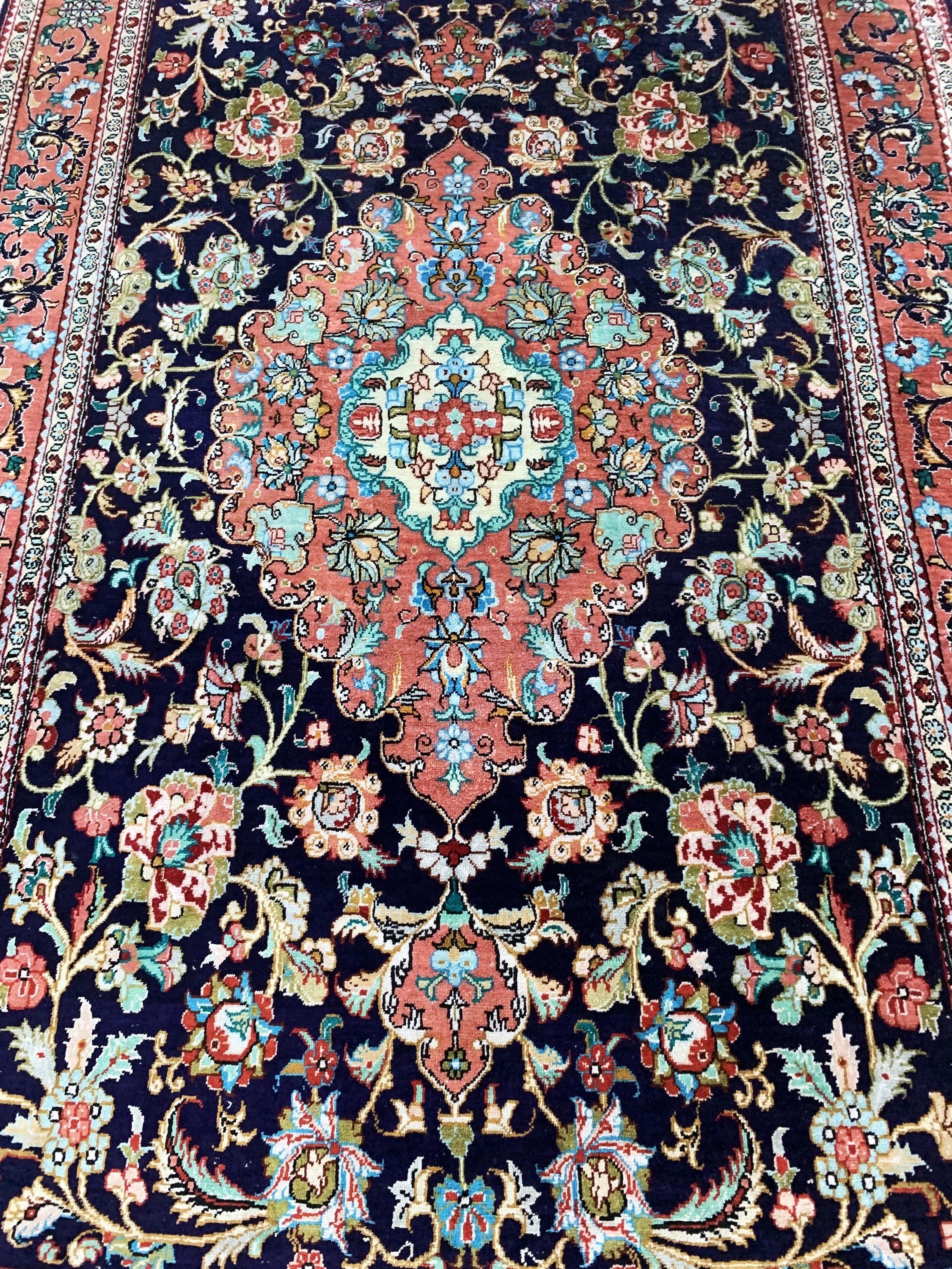 Detail b: Ghom Seide fein, Persien, Ende 20.Jhd, reine Naturseide, ca. 125 x 77 cm, gereinigt, EHZ: 1-2