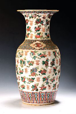 Image 26968717 - Vase, China, um 1880-90, Porzellan, umlaufend bunt bemalt mit Päonien und anderer ...