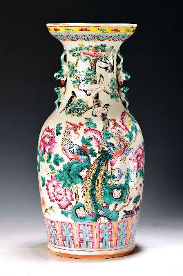 Image 26968718 - Vase, China, um 1870-1890, Porzellan, bunt bemalt mit Kranichen, Päonien und ...
