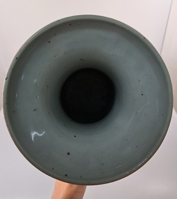 26968718k - Vase, China, um 1870-1890, Porzellan, bunt bemalt mit Kranichen, Päonien und ...
