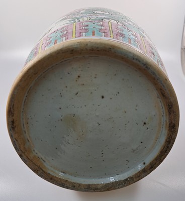 26968718m - Vase, China, um 1870-1890, Porzellan, bunt bemalt mit Kranichen, Päonien und ...