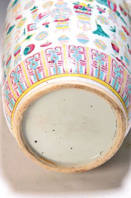 26968722a - Vase, China, 2. Hälfte 19. Jh., Porzellan, umlaufend bunt bemalt mit verschiedenen ...