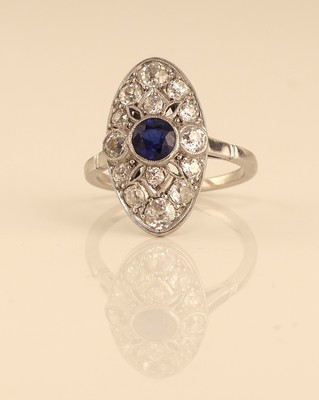 26968793a - Platin Saphir-Diamant-Ring, Pt. gepr., rundfacett. Saphir ca. 0.25 ct, 14 ...
