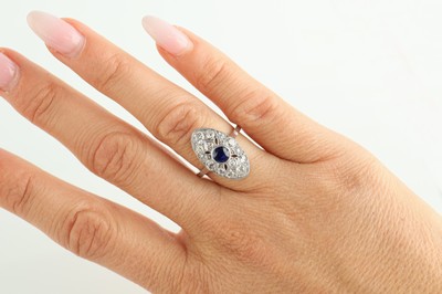 26968793d - Platin Saphir-Diamant-Ring, Pt. gepr., rundfacett. Saphir ca. 0.25 ct, 14 ...