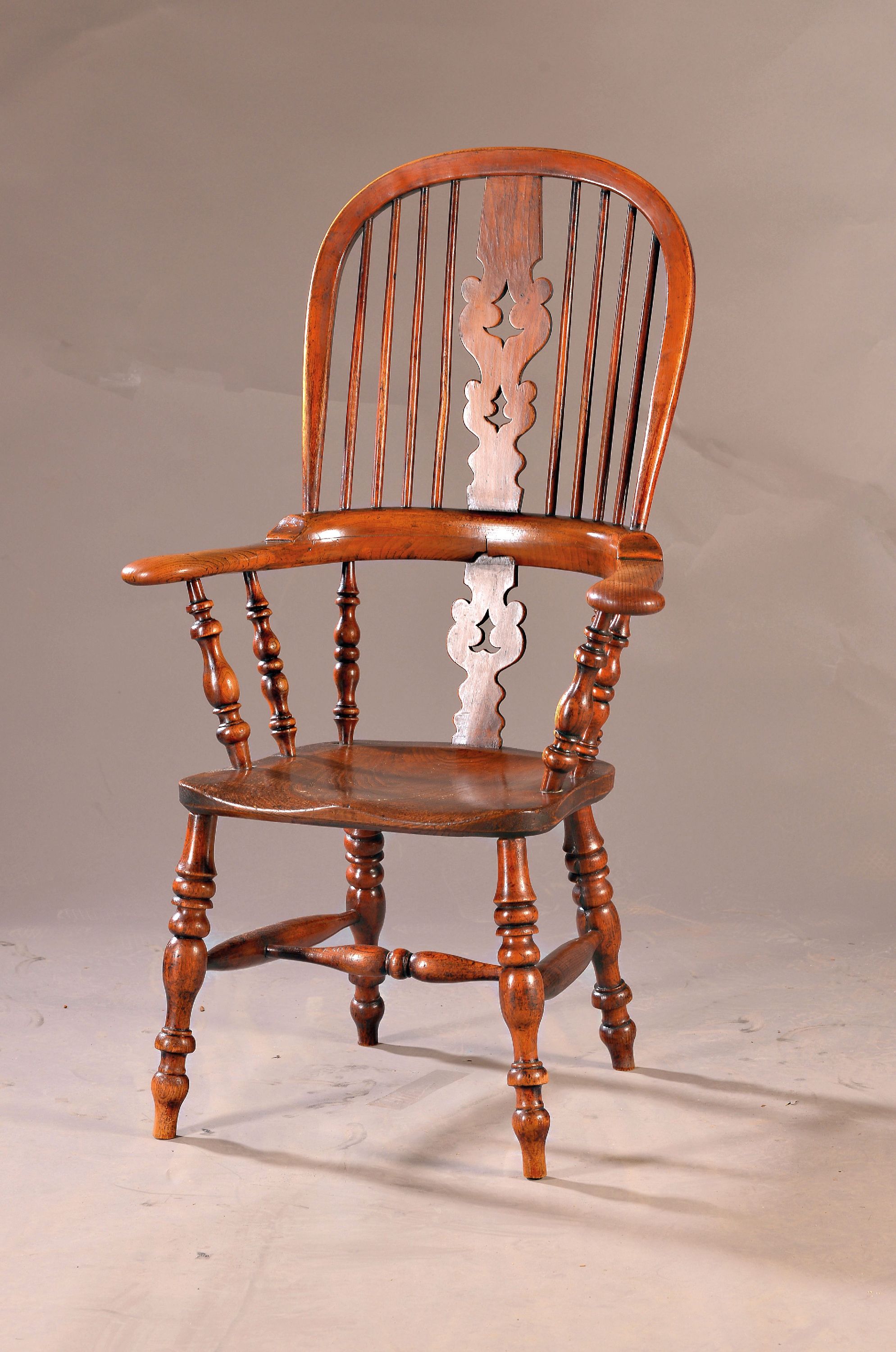 Image 26968812 - Windsor Stuhl, England, um 1850, Rüster massiv, Holz in schöner Patina, ca. 114 x 69 ...