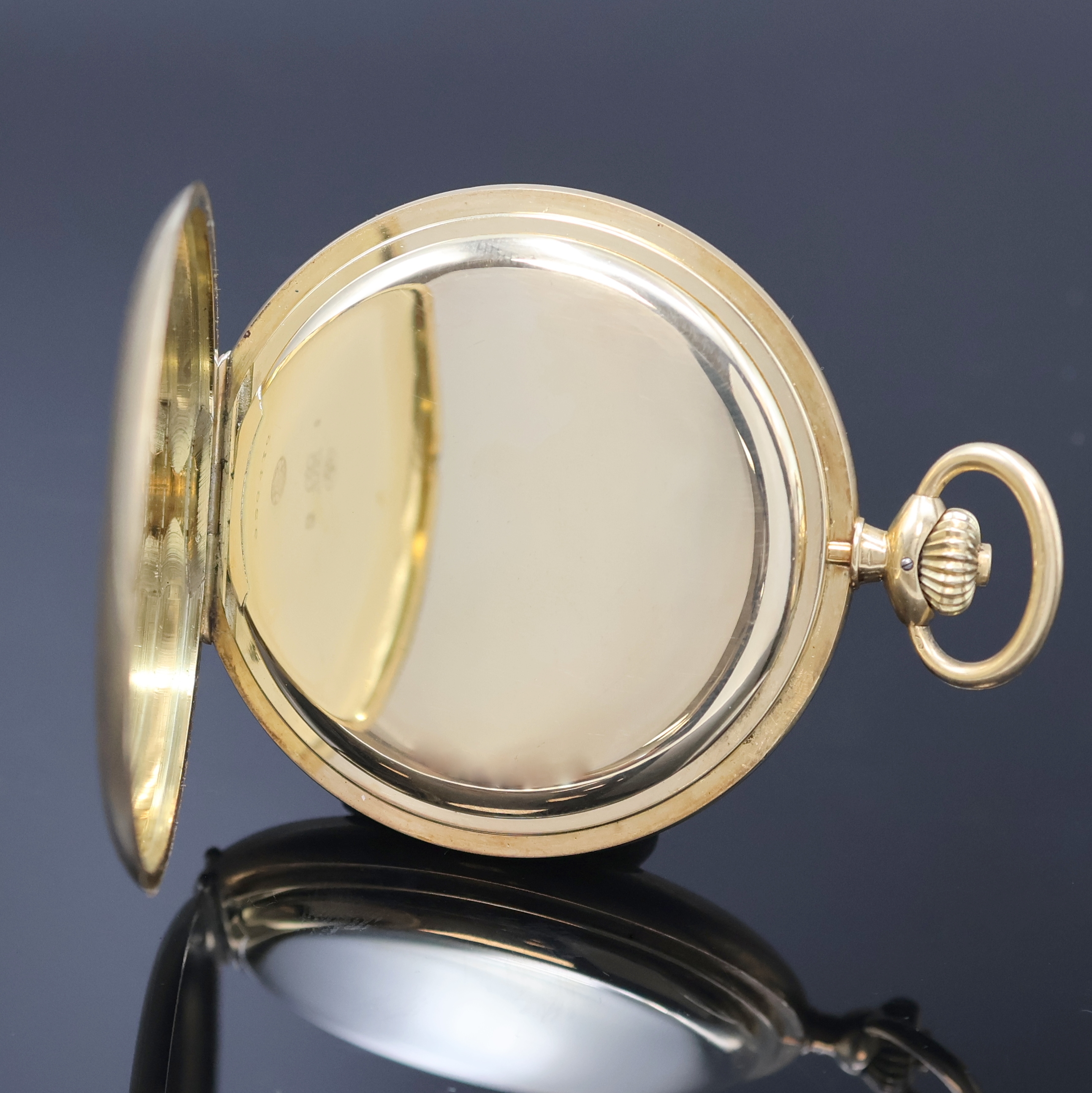 Detail c: IWC Savonette Herrentaschenuhr in GG 585/000, Schweiz um 1925, guill. 3-Deckel Goldgeh., Sprungdeckel im Zentrum m. Schmuckgrav. HS, gold. Zifferbl. ...