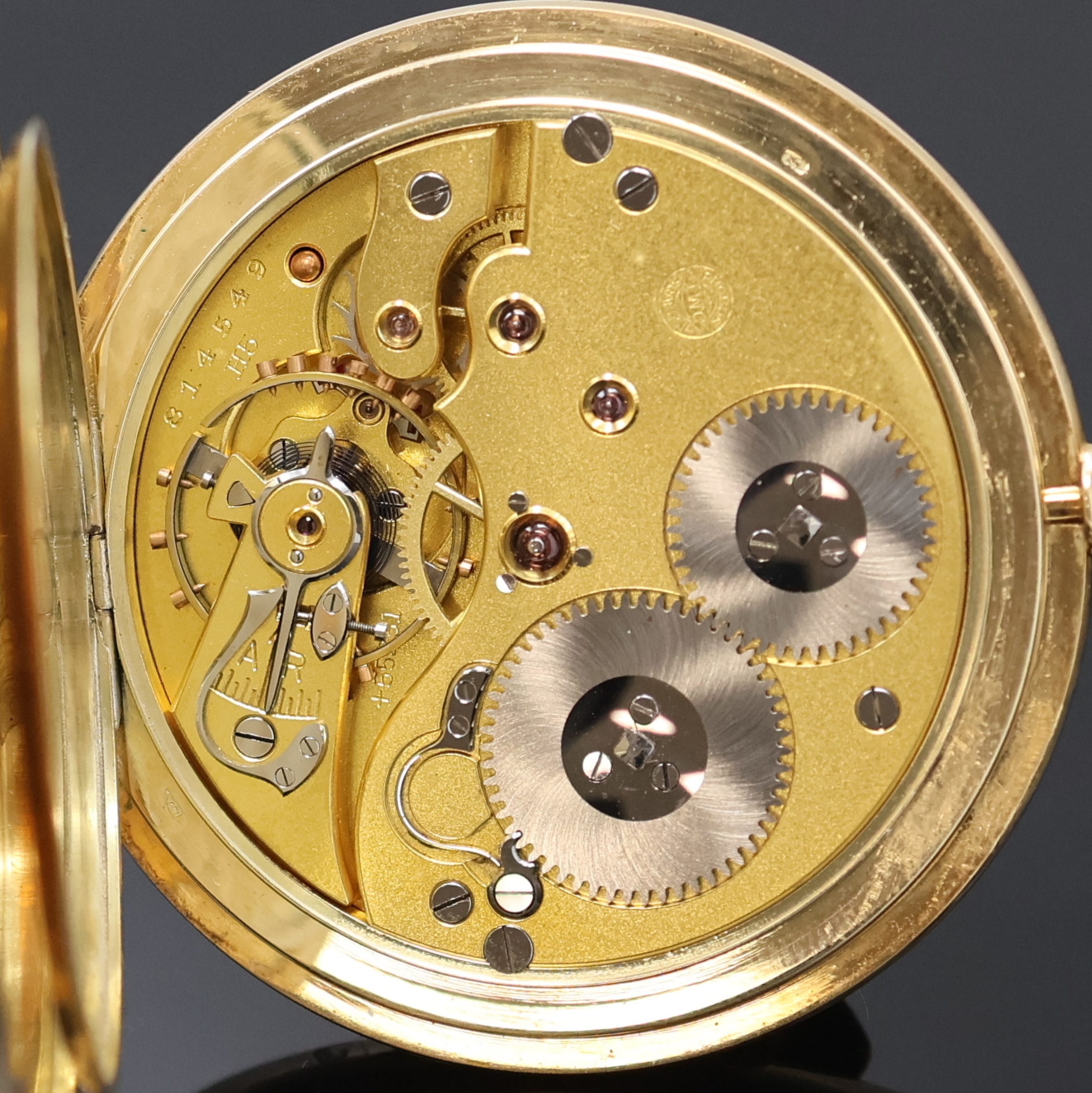 Detail f: IWC Savonette Herrentaschenuhr in GG 585/000, Schweiz um 1925, guill. 3-Deckel Goldgeh., Sprungdeckel im Zentrum m. Schmuckgrav. HS, gold. Zifferbl. ...