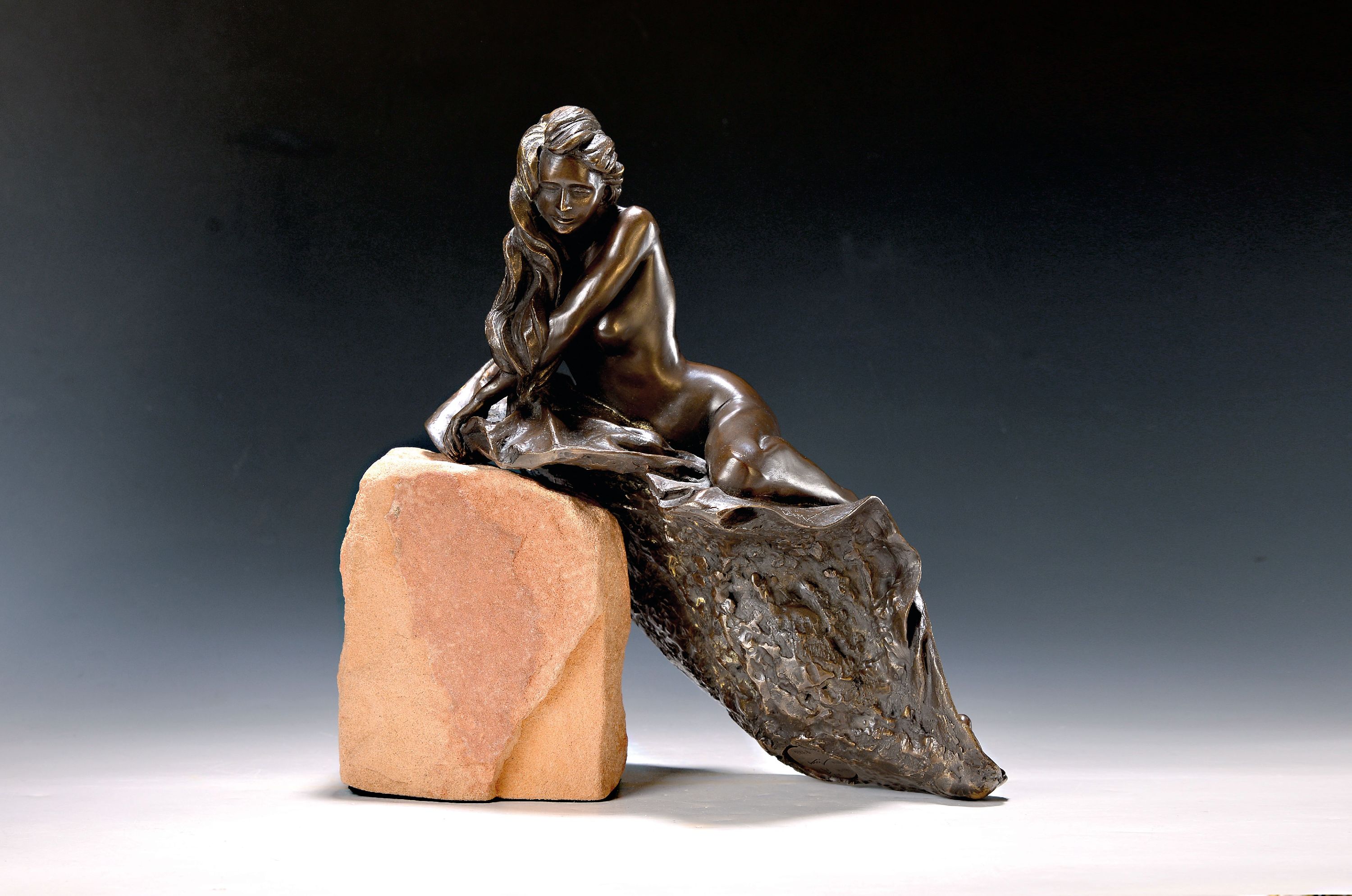 Kay Winkler, 1956 Kircheim u. Teck-2023, Bronzeskulptur, "Eva II", Ed. 26/99, am Boden eingelassene Plakett mit Signatur, Titel u. Ed., auf ...