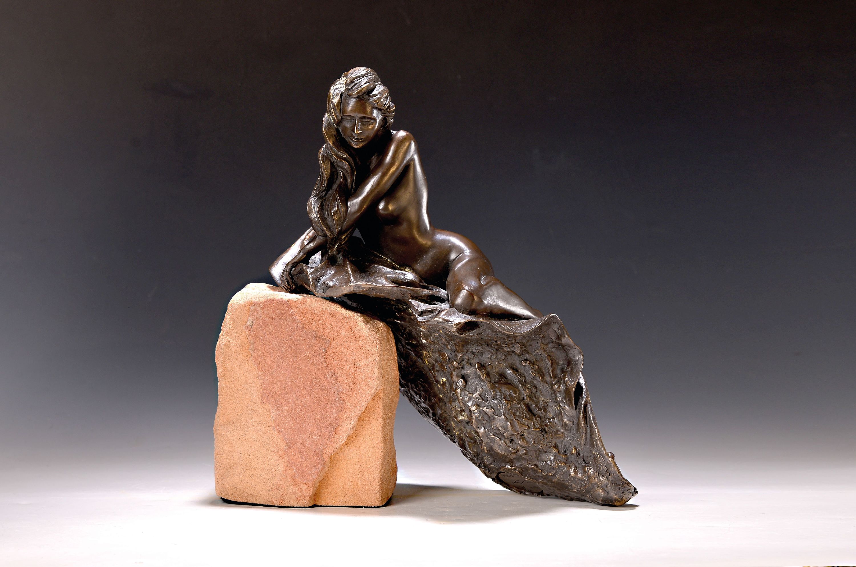Detail k: Kay Winkler, 1956 Kircheim u. Teck-2023, Bronzeskulptur, "Eva II", Ed. 26/99, am Boden eingelassene Plakett mit Signatur, Titel u. Ed., auf ...